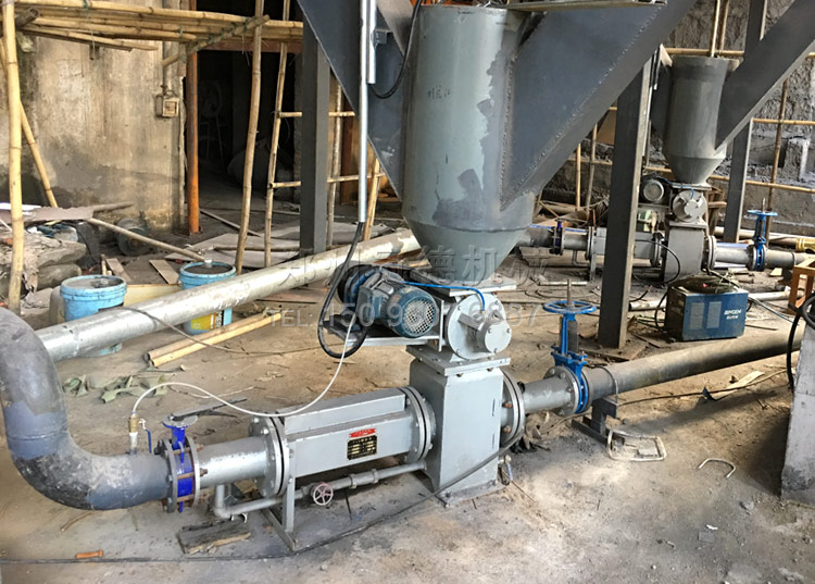 冠德連續(xù)氣力輸送泵安裝現(xiàn)場